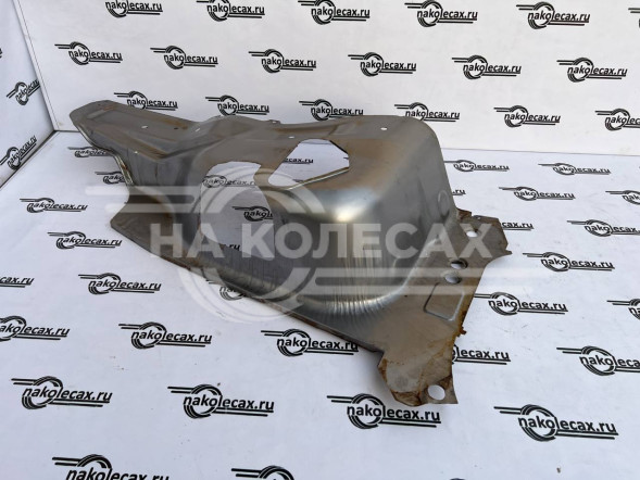 Передний брызговик Lada Priora